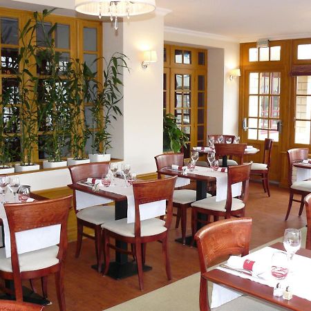 Hotel-Restaurant Le Normandie Люк-сюр-Мер Экстерьер фото